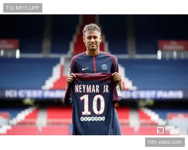 卡瓦尼引领锋线革新:快节奏进攻理念塑造现代足球新风格 卡瓦尼引领锋线革新:快节奏进攻理念塑造现代足球新风格