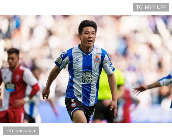 武磊这顿家常饭吃得我怀疑他是不是刚踢完西甲回来……